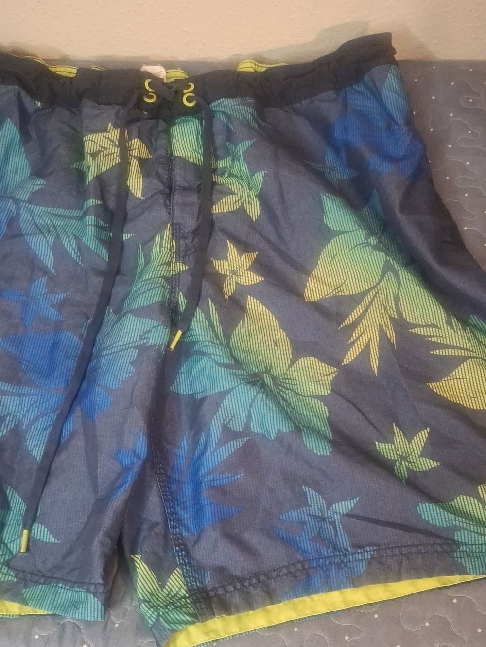 Speedo Navy Floral Men's Swim Trunks with Blue & Lime Green Print size XXL